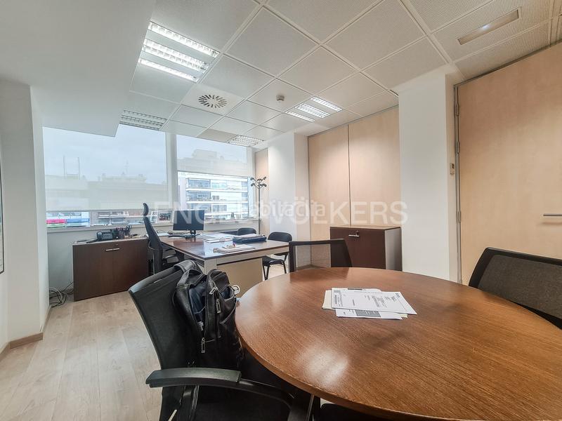Foto a4037e3e-ef93-4fd1-ac46-06004c5dcb6d. Rent office space with parking in La Nova Esquerra de l´Eixample Barcelona
