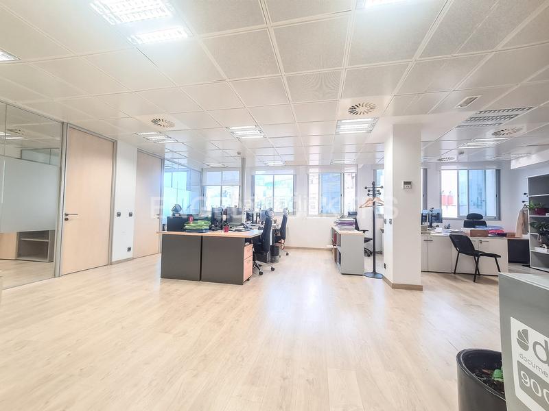 Foto c9be3130-5eb3-411c-ab6a-6543774dc9b7. Rent office space with parking in La Nova Esquerra de l´Eixample Barcelona