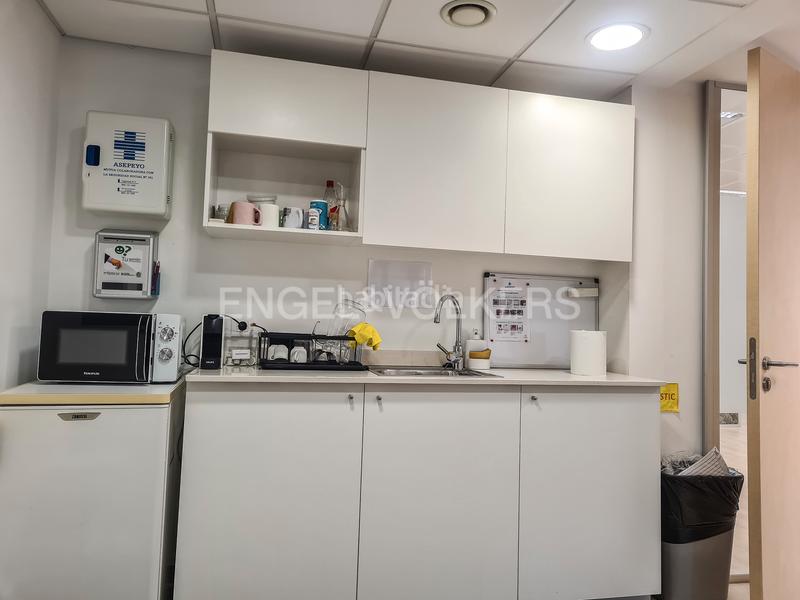 Foto e48f5074-ed11-4ee6-8d3e-5dc56ac94bde. Rent office space with parking in La Nova Esquerra de l´Eixample Barcelona