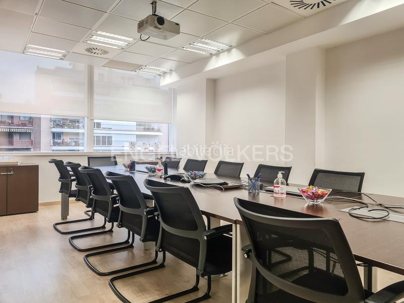 Foto eb32994c-0bdb-4fc1-aeea-5c51638b134f. Rent office space with parking in La Nova Esquerra de l´Eixample Barcelona