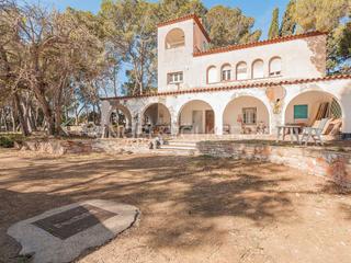 Edifici a Els Munts. Oportunidad de negocio única! propiedad en torredembarra con vis