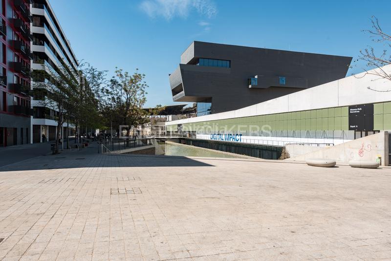 Foto 31e353c2-e7a8-413f-9f16-b7fae9b84621. Local comercial gran local en rentabilidad en eixample en Barcelona