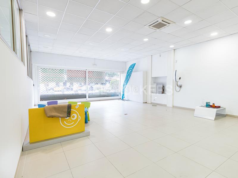 Foto feaccdcd-ad1c-483b-8de0-b1ead0957e54. Local commercial dans La Font d´en Fargues Barcelona