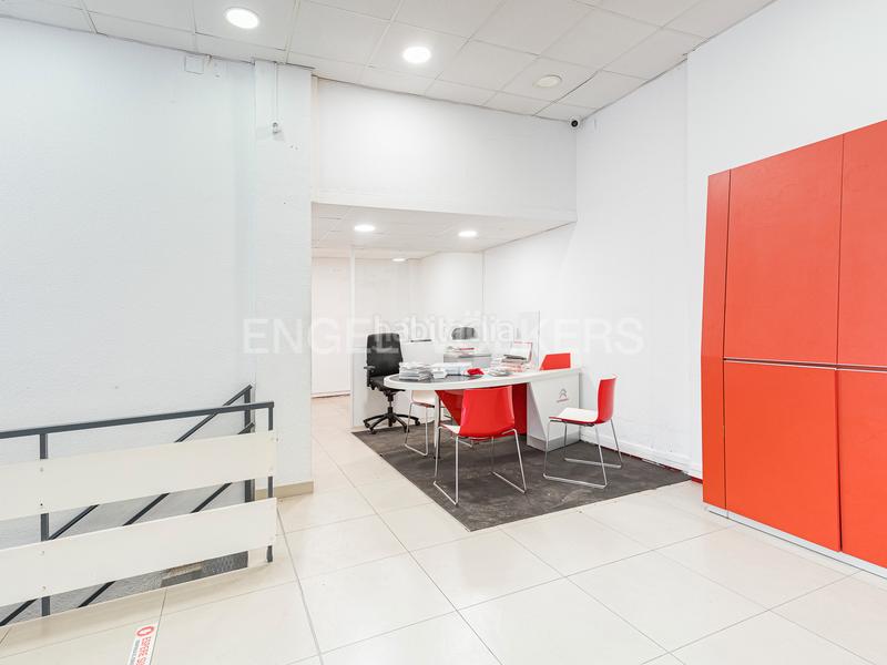 Foto 126737c7-3f59-44a4-a867-8a57c9f9e228. Lloguer local comercial a La Font d´en Fargues Barcelona