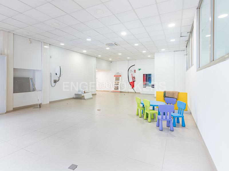 Foto 5284a4c1-dee8-4e01-9cd6-0657e66b26dc. Lloguer local comercial a La Font d´en Fargues Barcelona