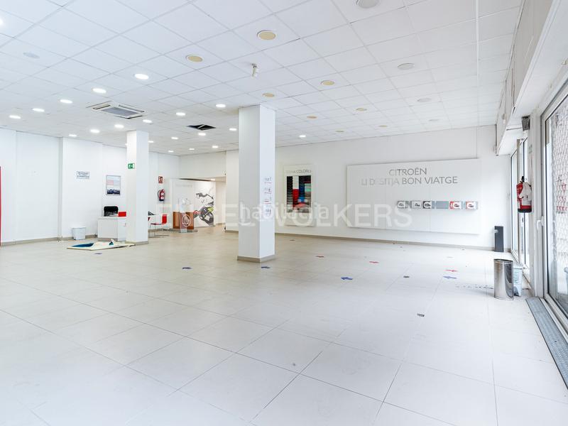Foto ca9efd57-df62-4988-bbc7-5050c684c679. Lloguer local comercial a La Font d´en Fargues Barcelona