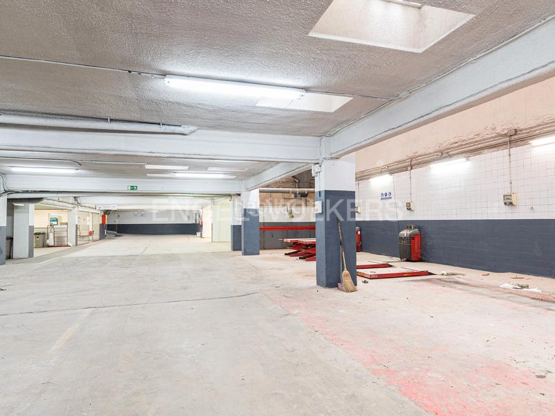 Foto f7277a63-6f8d-49f2-ac60-1d6145aff60e. Lloguer local comercial a La Font d´en Fargues Barcelona