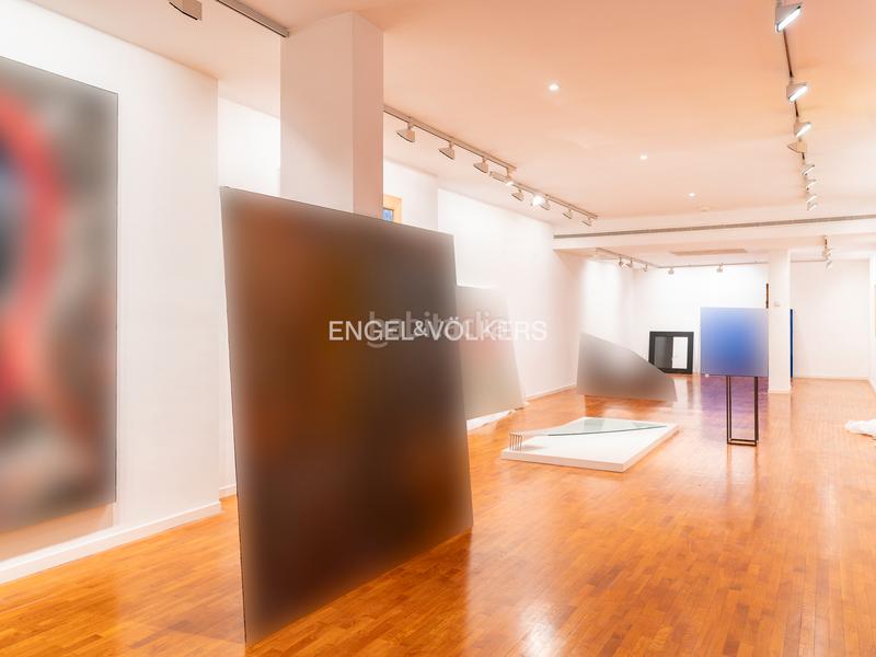 Foto 0d256c6d-a95c-4e9a-9071-0ca0a2f1f6ff. Oficina gran oficina con showroom en la zona alta en Barcelona