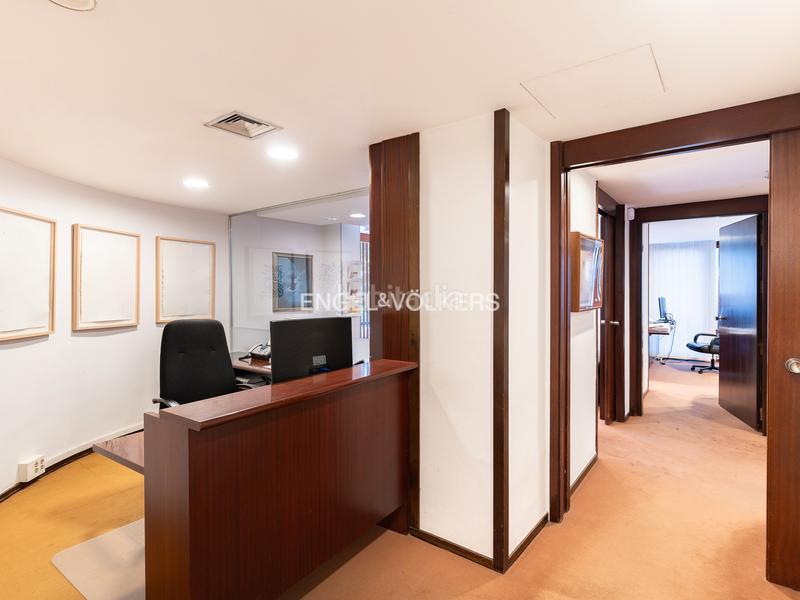 Foto 324053fb-e3fd-4a7c-b560-face55882925. Oficina gran oficina con showroom en la zona alta en Barcelona