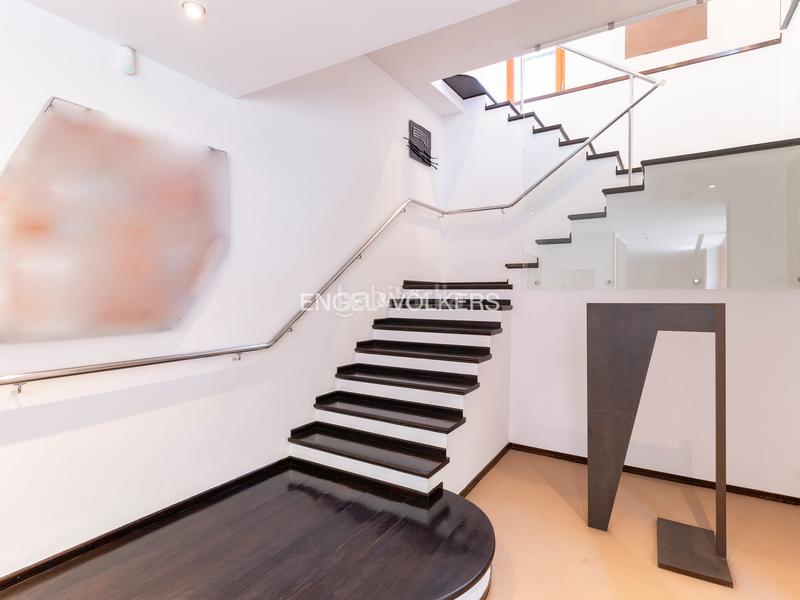 Foto 40a1d7d5-c630-4e0e-8da3-8af9c1aeaae8. Oficina gran oficina con showroom en la zona alta en Barcelona