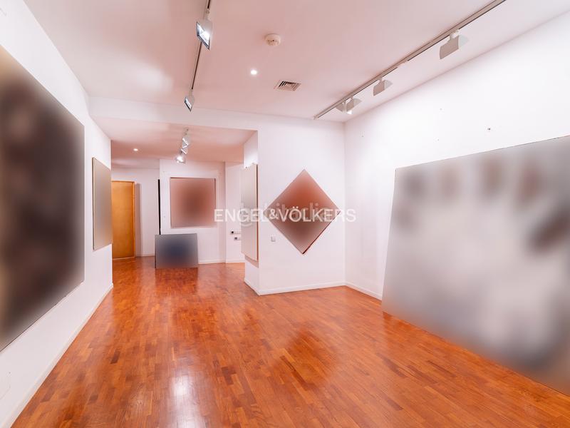 Foto 61e1226c-0b4e-472e-8381-c1e277480dfc. Oficina gran oficina con showroom en la zona alta en Barcelona