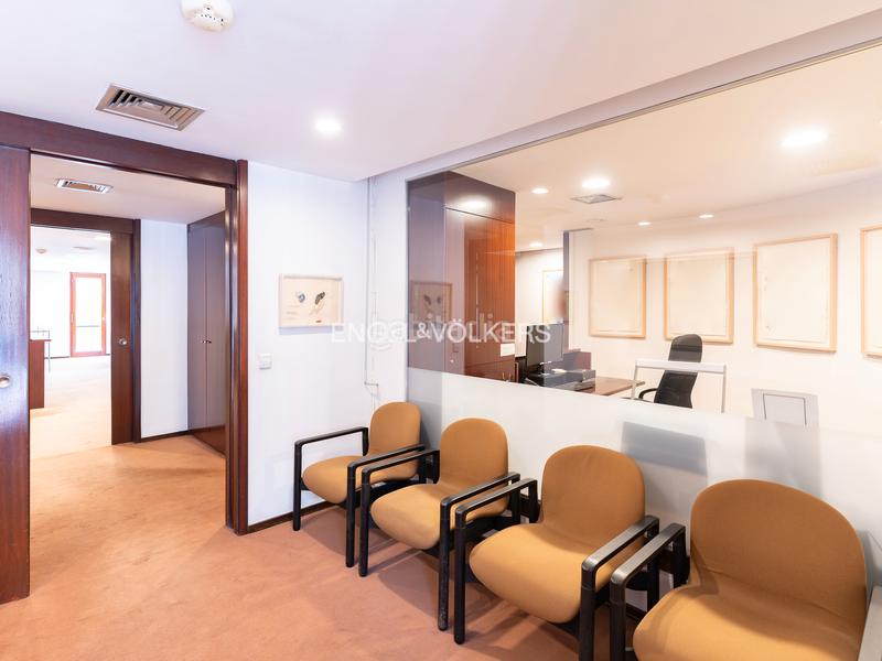 Foto 6302f537-8d23-4fa3-93d2-b342c09c3507. Oficina gran oficina con showroom en la zona alta en Barcelona