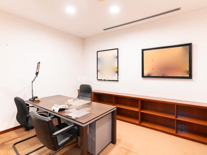 Foto 72706065-f07b-4188-91ac-a99556c5ac5b. Oficina gran oficina con showroom en la zona alta en Barcelona