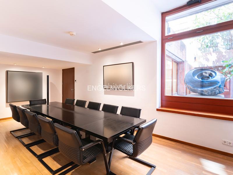 Foto 859564c8-9e07-4351-9c1d-aca2ae30fe3b. Oficina gran oficina con showroom en la zona alta en Barcelona