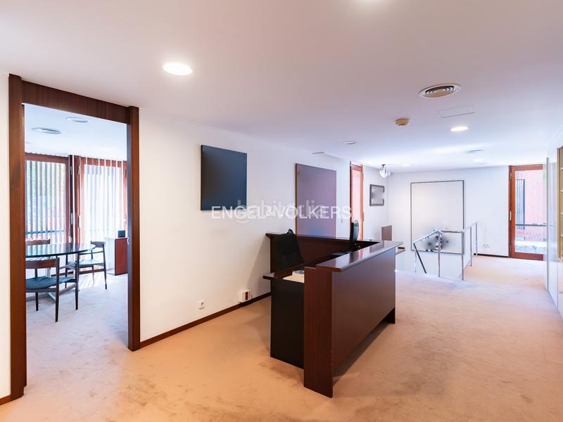 Foto 968421ce-a258-4b95-bfa7-30e61140477c. Oficina gran oficina con showroom en la zona alta en Barcelona