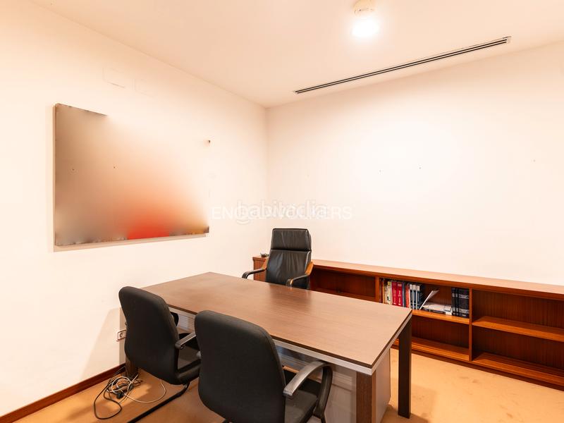 Foto af5bda3c-46d4-48b5-a7ad-437a8e490cef. Oficina gran oficina con showroom en la zona alta en Barcelona