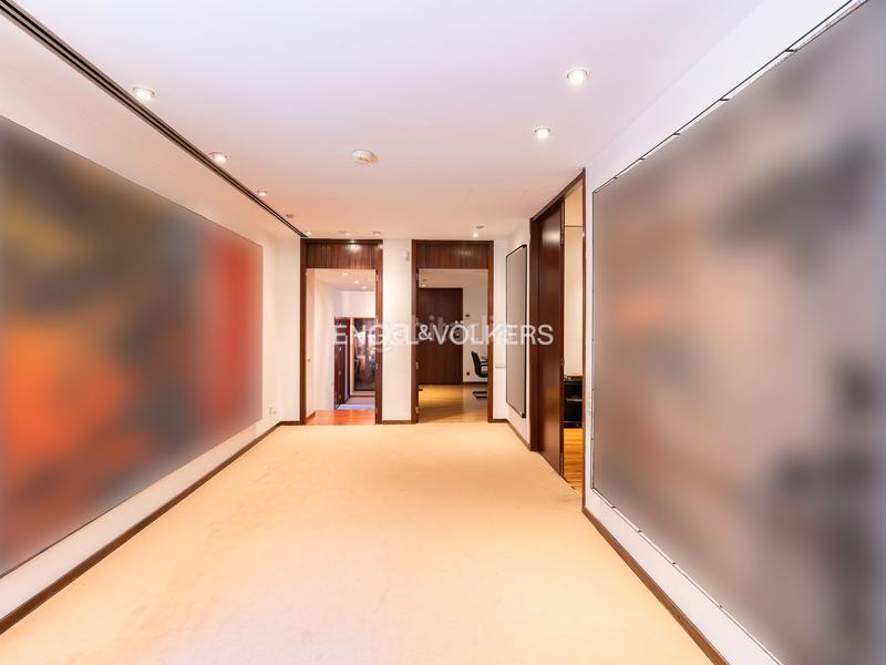 Foto c01375c9-25a4-45e1-a115-c6d71b988270. Oficina gran oficina con showroom en la zona alta en Barcelona