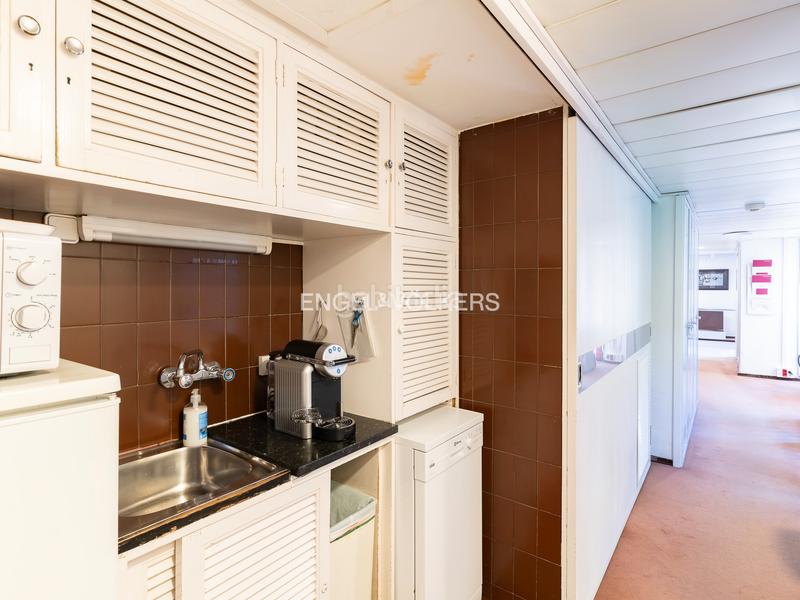 Foto d257dbfb-aa65-44b4-b206-48fcc24b7da7. Oficina gran oficina con showroom en la zona alta en Barcelona