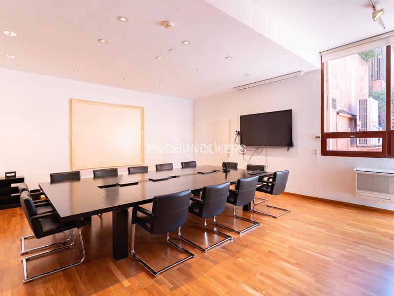 Foto f1ce634d-23c1-4dca-82ad-2e4f610932db. Oficina gran oficina con showroom en la zona alta en Barcelona