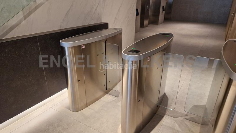 Foto c5dc5a9e-c93e-40b1-9d77-6b07c647e64a. Lloguer oficina amb aparcament a El Parc i la Llacuna del Poblenou Barcelona