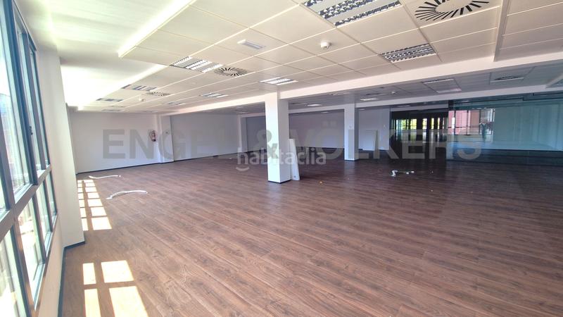 Foto 3e12114b-a6b1-4033-ba21-30d8fb91f423. Location bureau avec parking dans El Parc i la Llacuna del Poblenou Barcelona