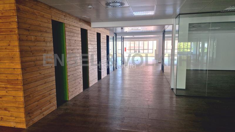 Foto 9e58df0c-e1e6-4d4f-93ac-b97e5579c420. Location bureau avec parking dans El Parc i la Llacuna del Poblenou Barcelona