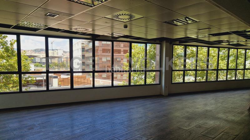 Foto a94927da-2edf-4724-aefe-ac26beec404a. Location bureau avec parking dans El Parc i la Llacuna del Poblenou Barcelona