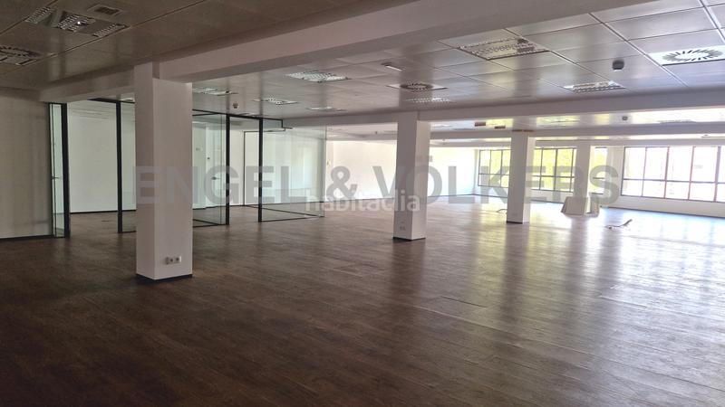 Foto 185fd13f-3338-49e7-baf3-07b50010a89b. Miete büro mit parking in El Parc i la Llacuna del Poblenou Barcelona