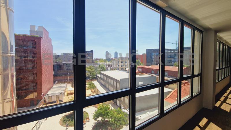 Foto 8af9214b-4a5f-440a-ac3f-9fb775180e32. Miete büro mit parking in El Parc i la Llacuna del Poblenou Barcelona