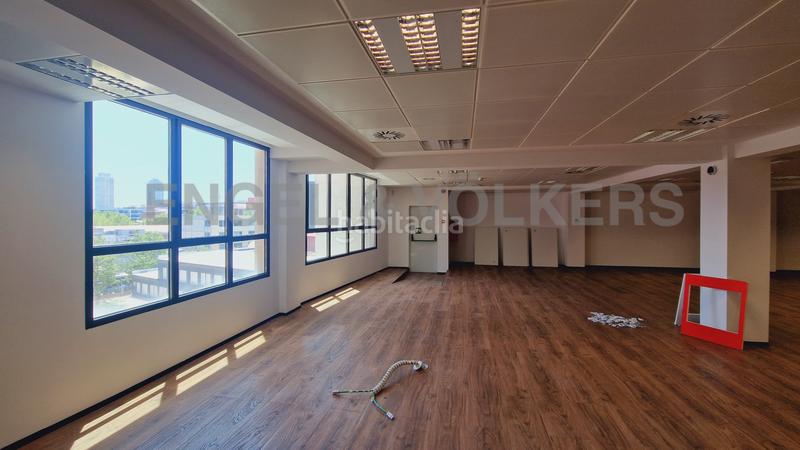 Foto c575151d-7c3b-4740-ae0b-8701d46b426e. Miete büro mit parking in El Parc i la Llacuna del Poblenou Barcelona