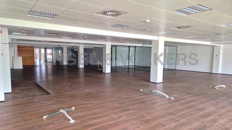 Foto ea19e4cb-9bd3-4aaf-baf8-401813c8323a. Miete büro mit parking in El Parc i la Llacuna del Poblenou Barcelona