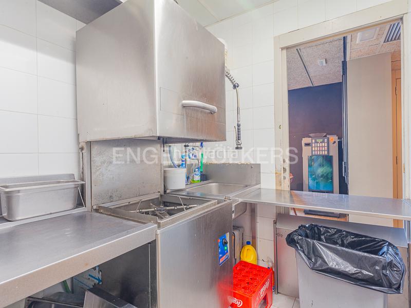 Foto 0fbcdf6f-c85a-4b9c-be05-d1955b541d8a. Local comercial 5 locales en rentabilidad en passeig maritim en Castelldefels