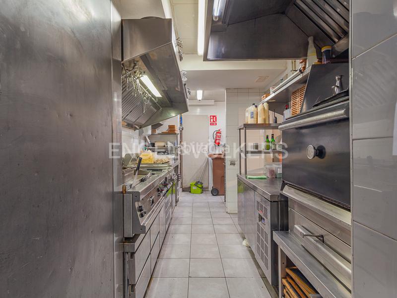 Foto 1ab20426-4a3d-4957-a8ab-405d9a110908. Local comercial 5 locales en rentabilidad en passeig maritim en Castelldefels