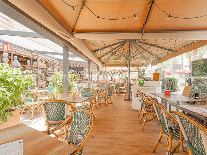 Foto 23155131-2286-40f9-a2cb-5bc25280ff38. Local comercial 5 locales en rentabilidad en passeig maritim en Castelldefels