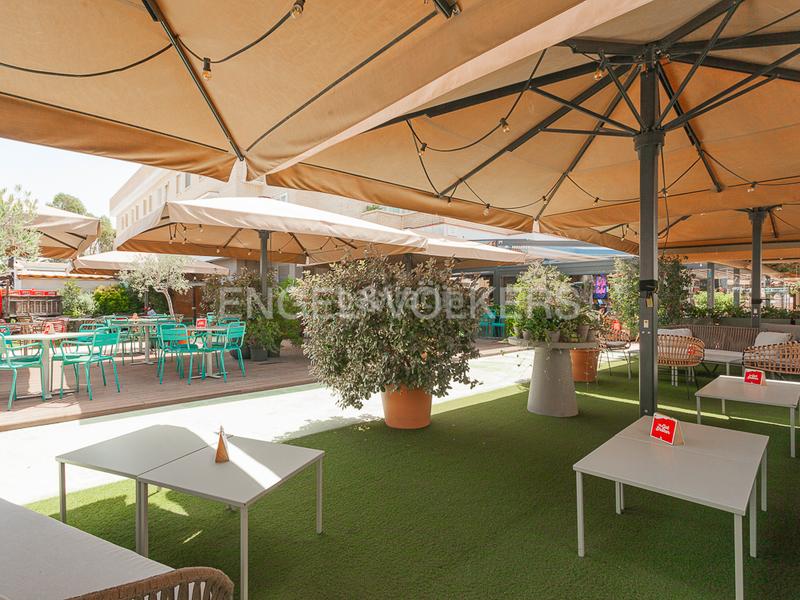 Foto 258ba20b-64c0-4196-89a7-08c3176ba39c. Local comercial 5 locales en rentabilidad en passeig maritim en Castelldefels