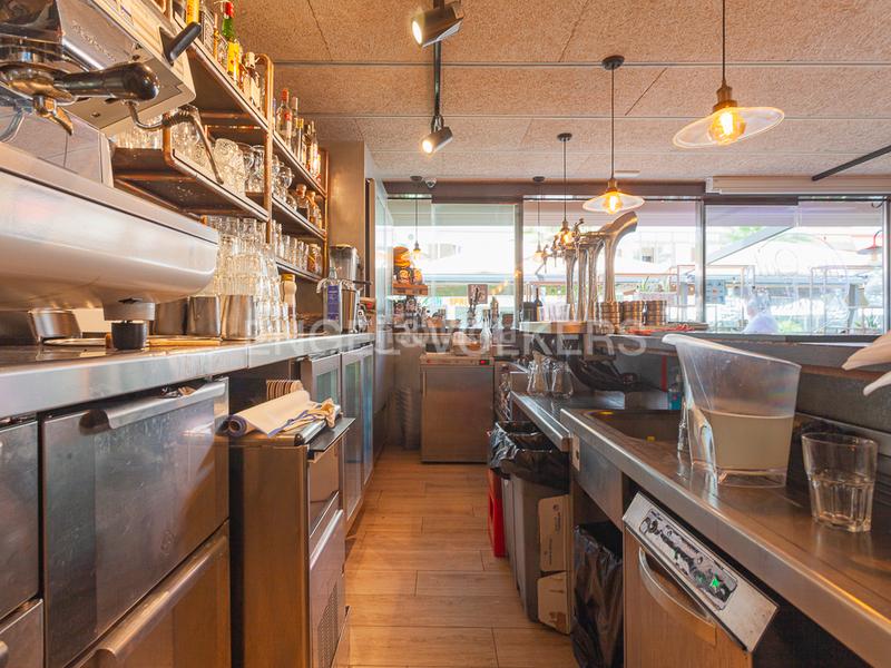 Foto 6aa3bea4-7528-4d27-a03e-790c05d26bd0. Local comercial 5 locales en rentabilidad en passeig maritim en Castelldefels