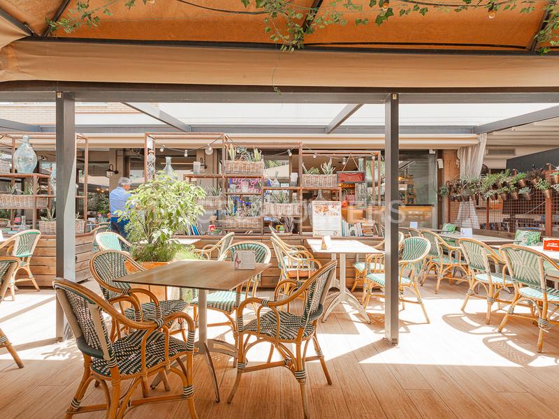 Foto 6b2d866f-3dc3-445d-b731-4075ced86461. Local comercial 5 locales en rentabilidad en passeig maritim en Castelldefels