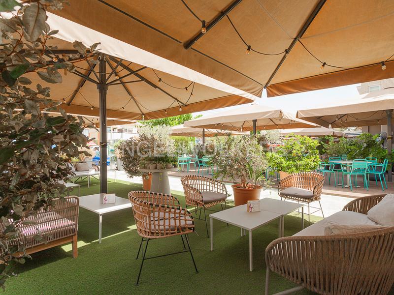 Foto 7b10d77c-6542-406a-a2ae-e8645d2e2311. Local comercial 5 locales en rentabilidad en passeig maritim en Castelldefels