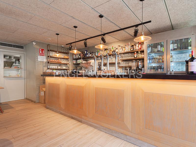 Foto 92668470-a033-41fb-91c8-a0bca880e7a3. Local comercial 5 locales en rentabilidad en passeig maritim en Castelldefels