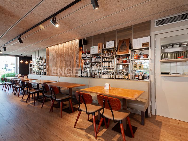 Foto b7481ef1-897b-413d-88b4-4097df3346d1. Local comercial 5 locales en rentabilidad en passeig maritim en Castelldefels