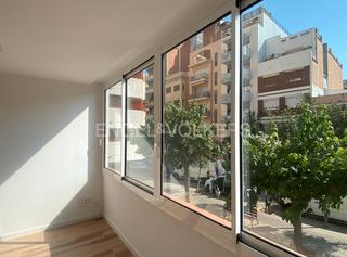 Oficina a Sant Ramon - Maternitat. Luminosa oficina a estrenar en las corts