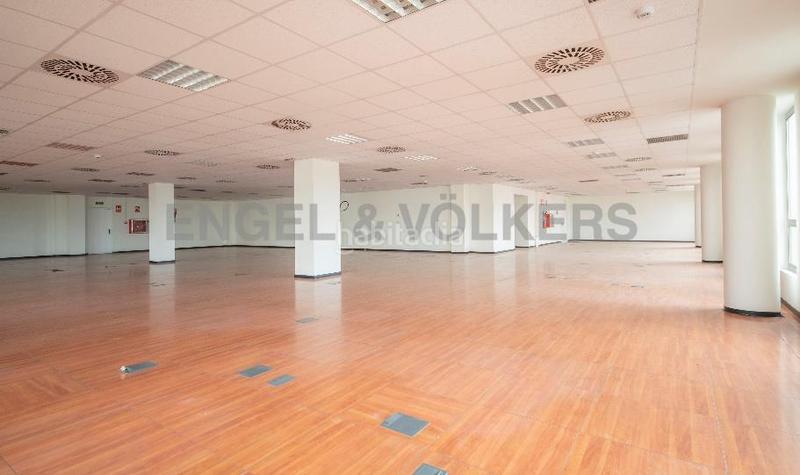 Foto a77adb17-1d75-4ac6-b58b-c1182081e8e8. Location bureau avec parking dans La Marina del Prat Vermell Barcelona