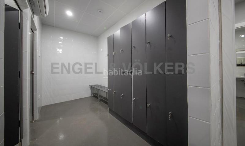 Foto fc2d1a3e-c7cc-47ba-b7ca-6faef549f6bb. Location bureau avec parking dans La Marina del Prat Vermell Barcelona