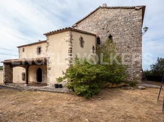 Edifici a Pontons. Exclusiva finca catalogada en el penedès