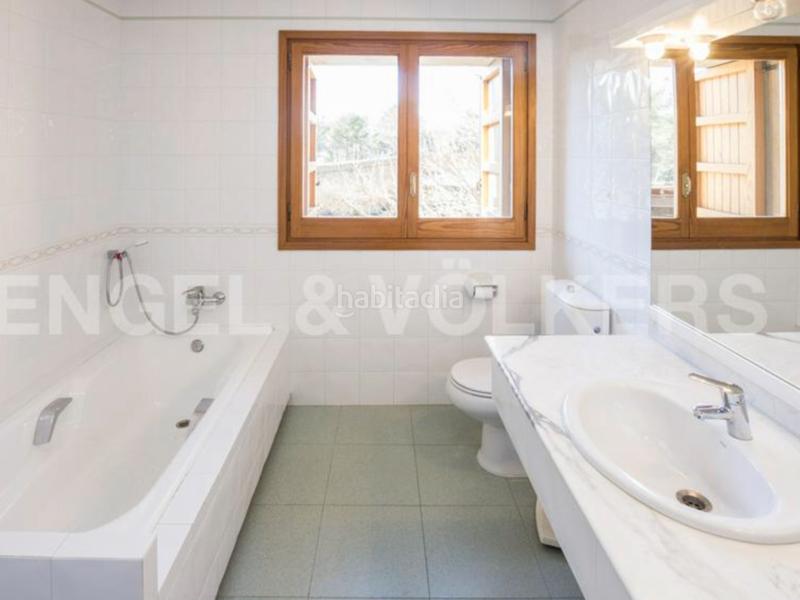 Foto a06dfd1d-c1e6-4a52-adf6-133b6419a18f. Edificio masía de 1.300 m2 en Castellbisbal