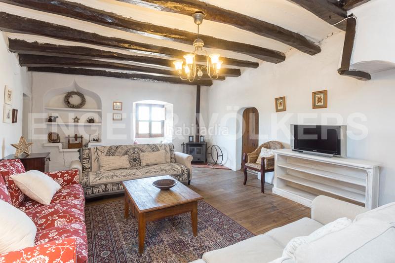 Foto 085c410e-967c-4eea-8ed6-e387d91ba44a. Edifici a Subirats