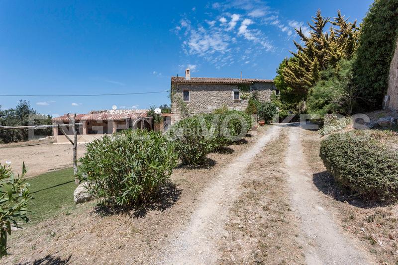 Foto 417dffc6-82bc-4483-b1a2-3910c28915c5. Edifici a Subirats