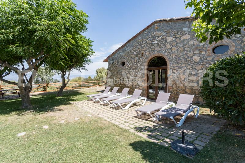 Foto 5d28d80a-a4e8-469d-bb12-2a1f9b996c22. Edifici a Subirats