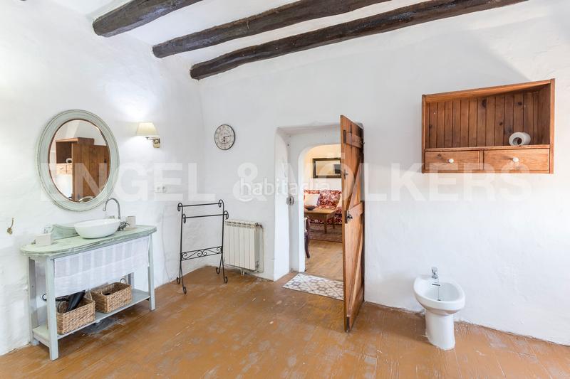 Foto 85aa53ea-e1ce-41f7-8394-72ca769f71ab. Edifici a Subirats