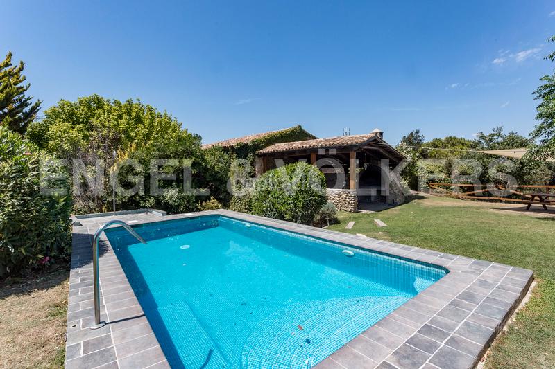 Foto 89d05133-f3f5-4e9e-bd6e-d5c0c82a194b. Edifici a Subirats